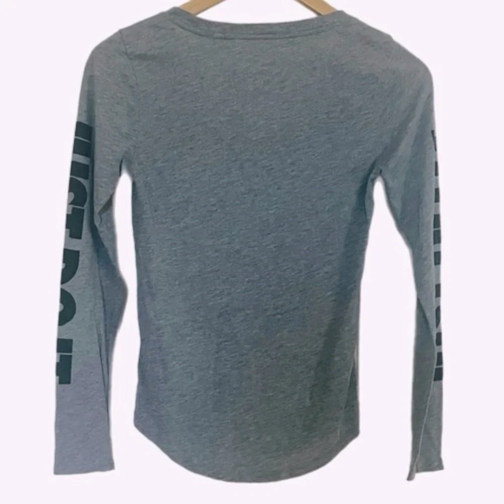 Women's Like New Nike Just Do It Long Sleeve Tee in Grey and Black Size XS